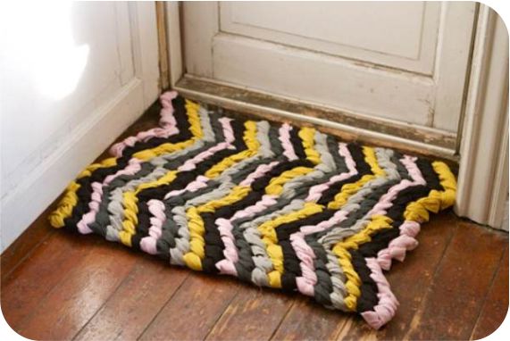 Вязать коврик с лоскутков