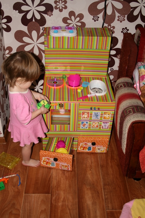 Детская кухня из коробок и картона