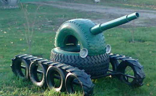 Танк из покрышек Танк из покрышек