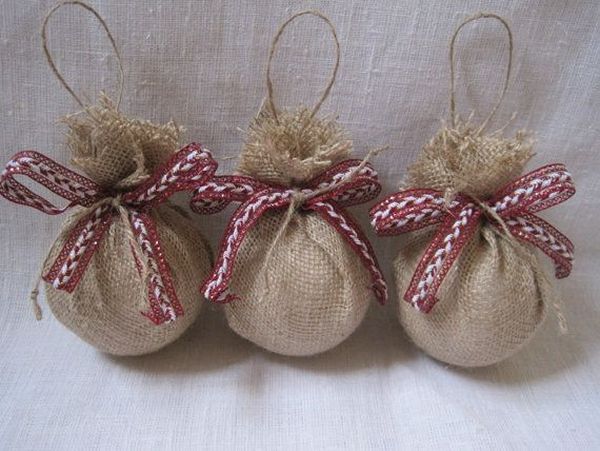 Новогодние игрушки из мешковины своими руками Новогодние игрушки из мешковины своими руками
