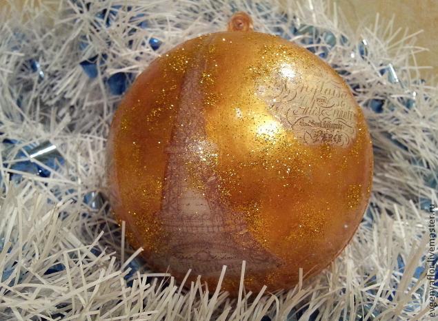 Новогодняя игрушка шар декупаж Новогодняя игрушка шар декупаж