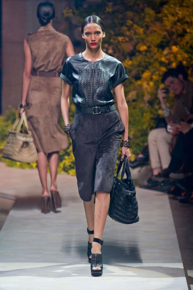 Loewe одежда официальный Loewe одежда официальный
