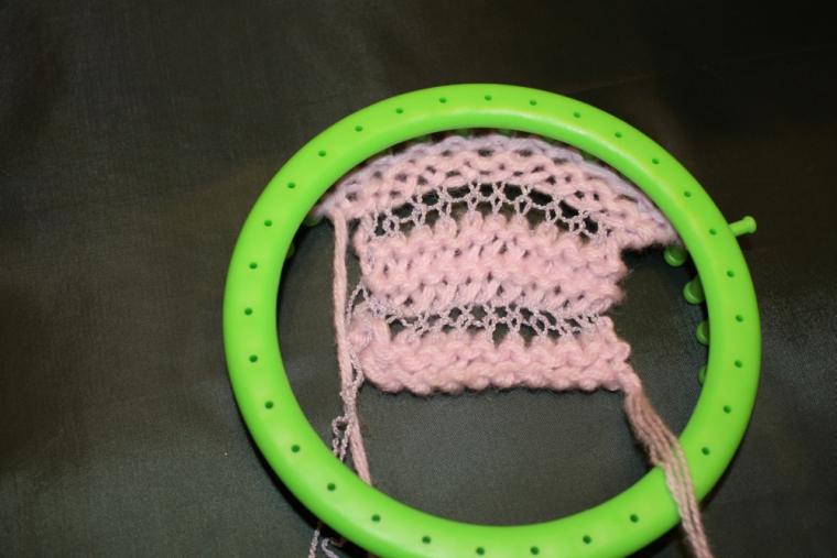 Учимся вязать на луме (Loom knitting). Урок второй: Изнаночные петли