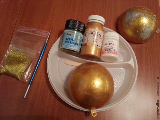 Новогодняя игрушка шар декупаж Новогодняя игрушка шар декупаж