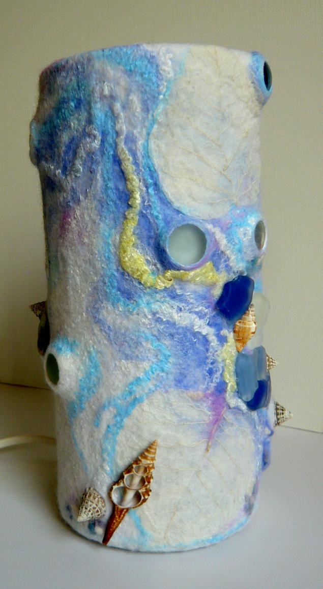 В технике мокрого валяния используются волокна