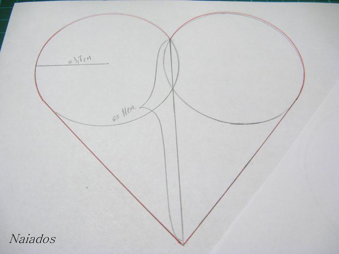 Шкатулка из картона в форме сердца