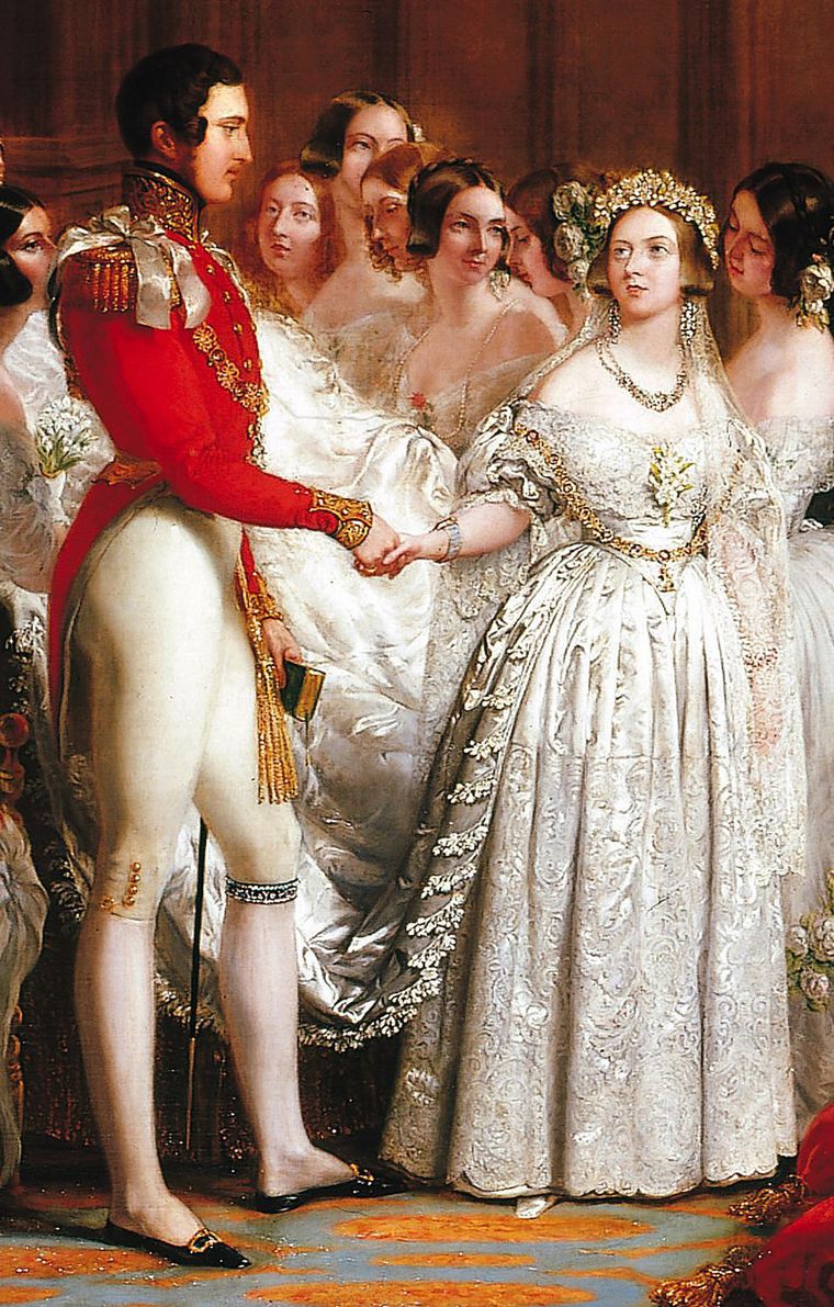 Посмотрите, как менялись свадебные платья королевских особ за последние 100 лет