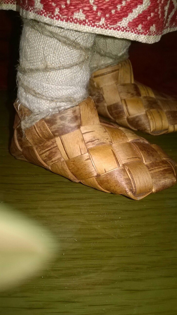 Обувь древней Руси онучи. Лапти онучи и оборы. Онучи портянки. Лапти марийцев.
