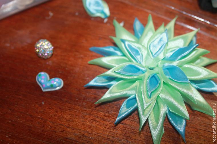 Creating a Mint Blue Flower in the Kanzashi Technique Журнал Ярмарки