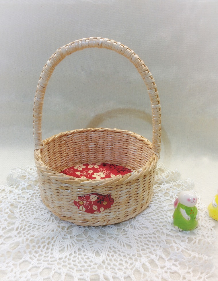 ,корзинки декорированные мешковиной. корзина из газетных трубочек. корзинка из бумаги. декорированные корзинки. сделать маленькую корзинку.