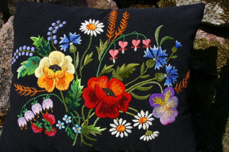 Книга по вышивке лентами. Silk Ribbon Embroidery: A Beginner Guide