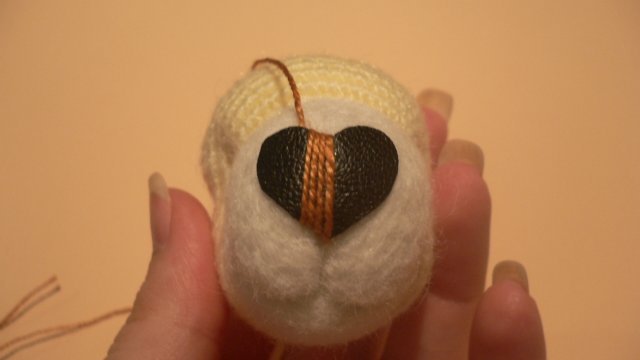 нос из ниток для игрушки. как сделать нос игрушке. носики для игрушек своими руками. носики для вязаных игрушек. нос мишке из кожи.