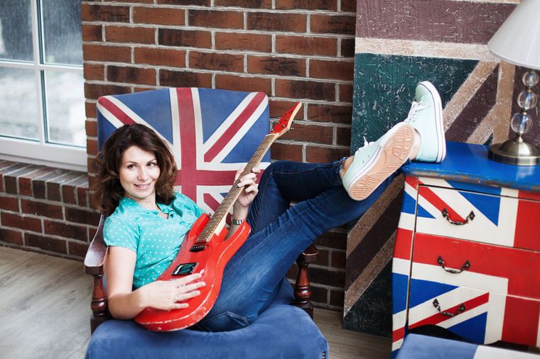 приглашаем на день рождения магазина. нам год. 1 год магазину одежды. нам один год. нам 2 года.