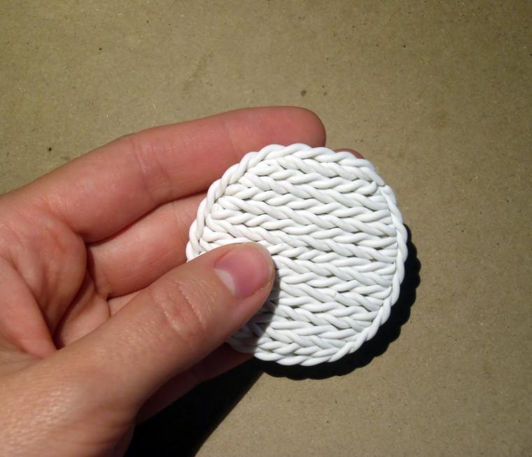 Овечка из запекаемой полимерной глины с использованием техники вязания своими руками, фото № 10