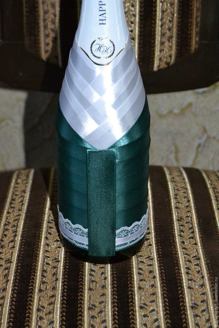Бутылка на свадьбу своими руками для украшения праздничного стола