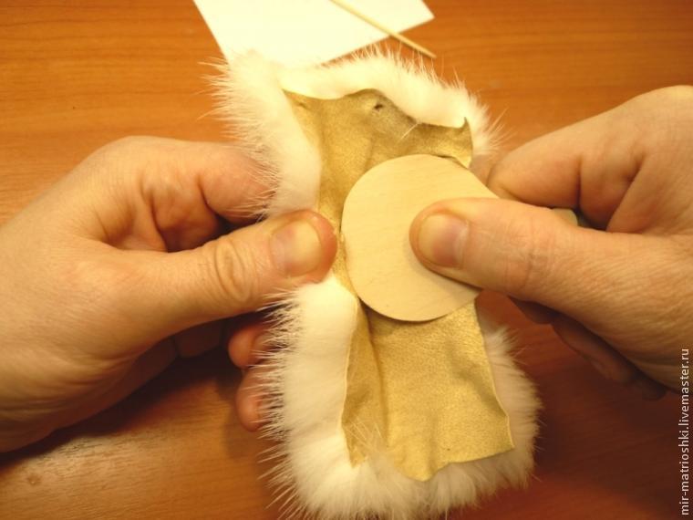 Обработка меховой жилетки. Заячьи шкурки сшитые мехом. Пушистый прикроватный коврик. Полотно из меха кролика. Пошив меховых шапок в шушенском.