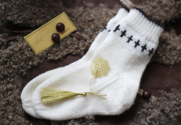 Идеи вязания мужских носков спицами: схемы и описания