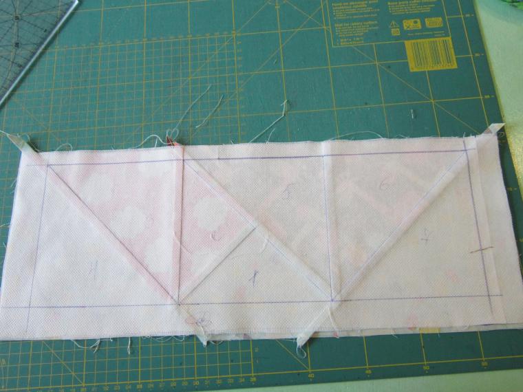 метод шитья цельнокерамической конструкции. шьем косметичку. вшивание молнии в наволочку. пошив косметички мастер класс. способ пришить фатин квадратиками.