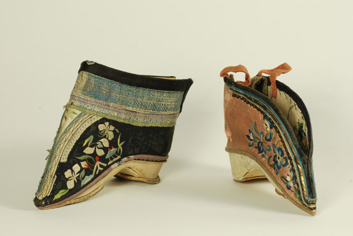 Такая странная обувь... Несколько варианов от этнических групп. История,Мода,Простые вещи