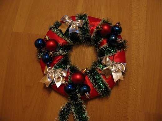 Простой новогодний веночек из пенопласта своими руками, фото № 8