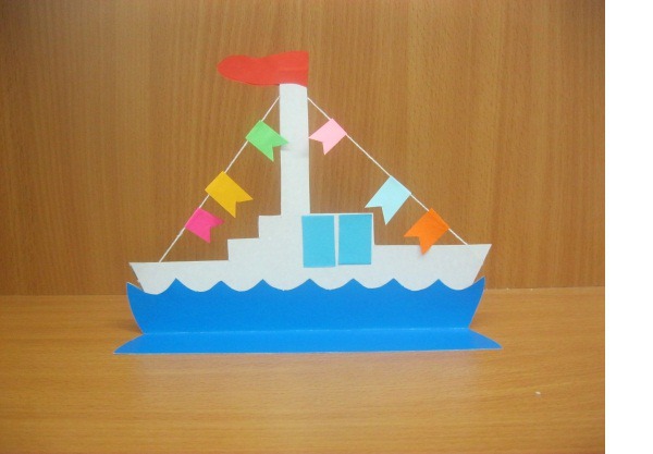 Кораблик с парусами из купюр
