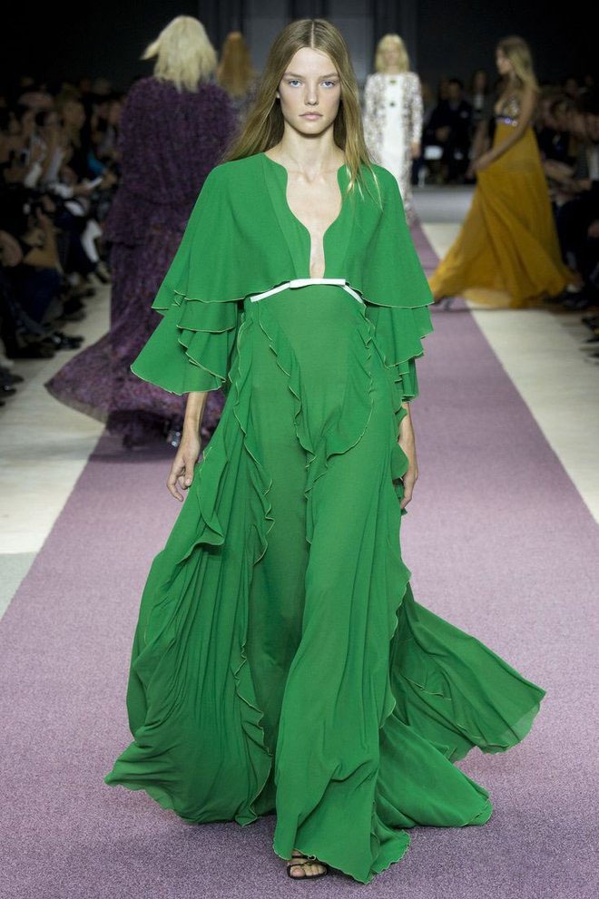 Мода зеленое платье