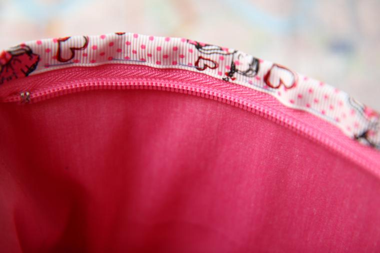 Как сшить яркую косметичку на молнии, фото № 14