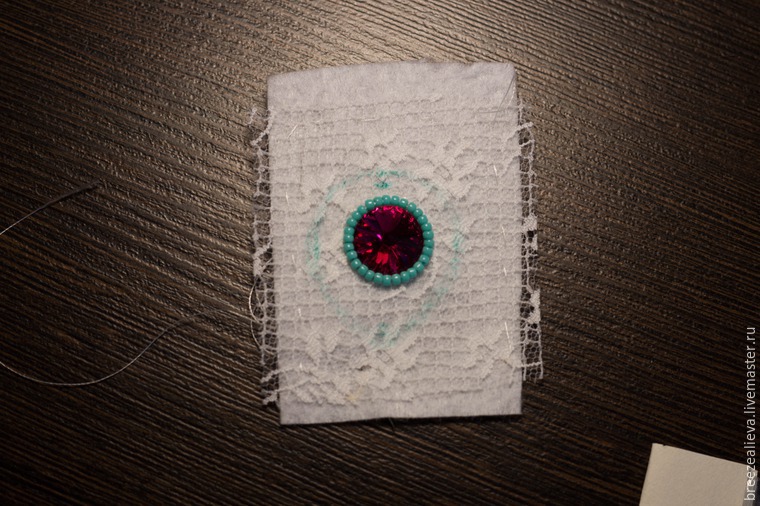 Mistrovská třída vytváření náušnic z korálků a kamínků, foto č. 6