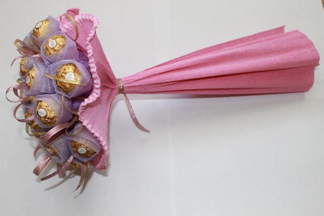 Делаем букетик из вкусных конфетных лилий своими руками