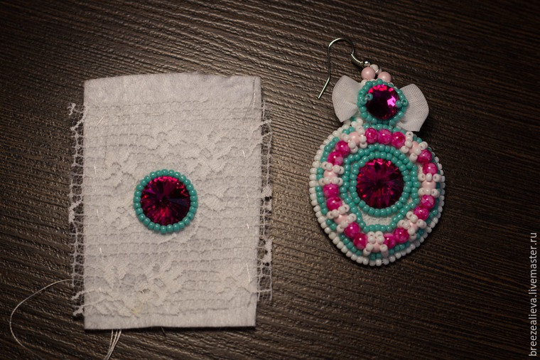 Mistrovská třída vytváření náušnic z korálků a kamínků, foto č. 5