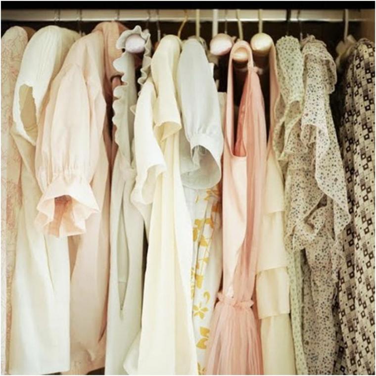 Платья в гардеробе