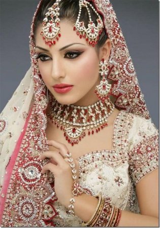 Потрясающе красивые свадебные наряды Индии