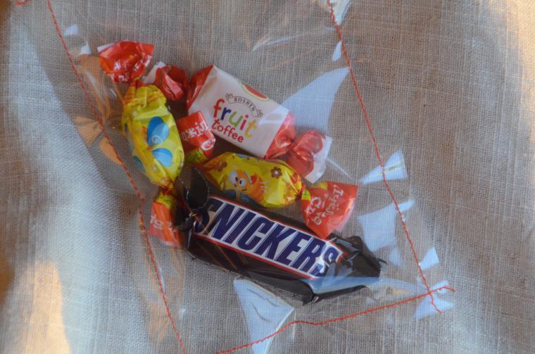 Как упаковать конфеты в подарок