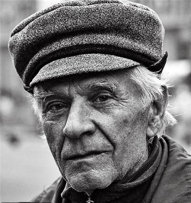 75 лет возраст мужчины. Фотопортреты пожилых мужчин. Портрет старого человека. Фотопортрет дедушки. Фотопортрет старика.