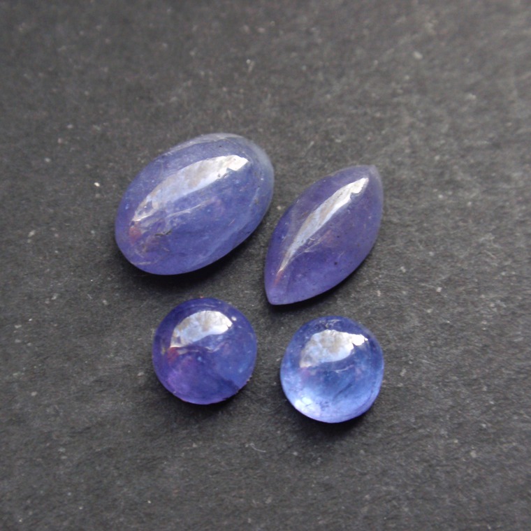 Синтетический сапфир. Чем отличается натуральные сапфиры. Сапфир магические свойства. Коньячный сапфир. Отличить натуральный сапфир.