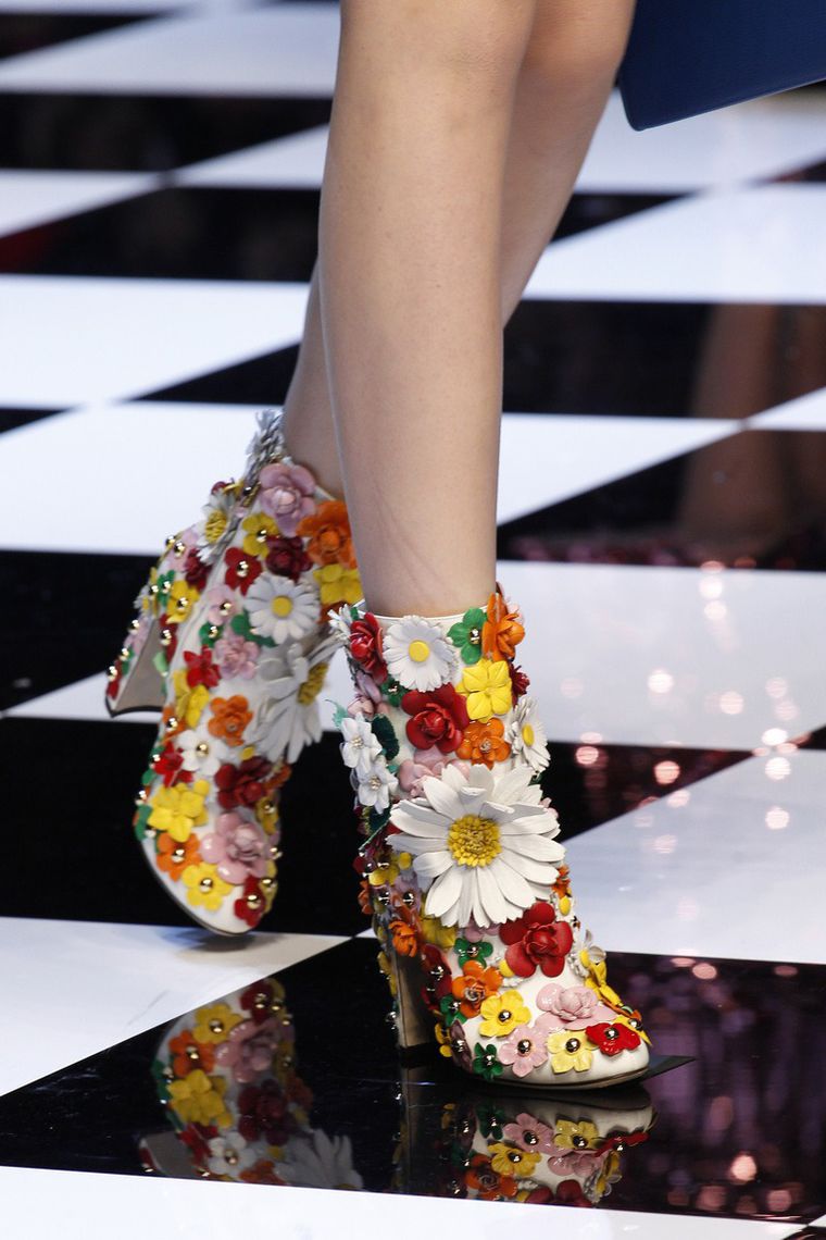 Обувь с цветами