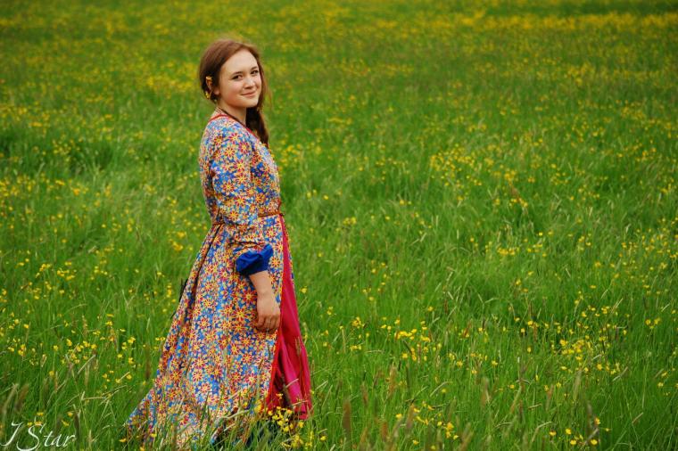 Кто надевали на праздники руские крестьяне: сарафан, сборник, душегрея и другая традиционная одежда