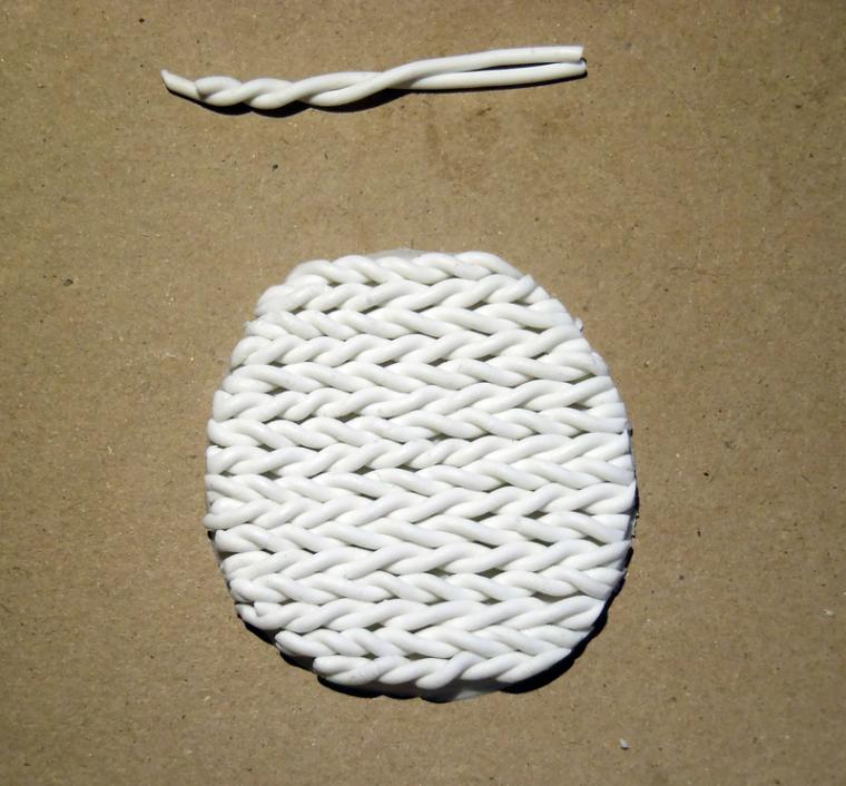 Овечка из запекаемой полимерной глины с использованием техники вязания своими руками, фото № 8