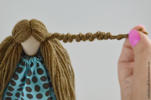 Идеи причесок для куклы из пряжи