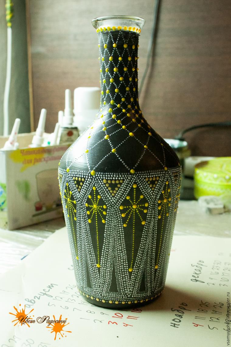 Точечная роспись бутылки в африканском стиле