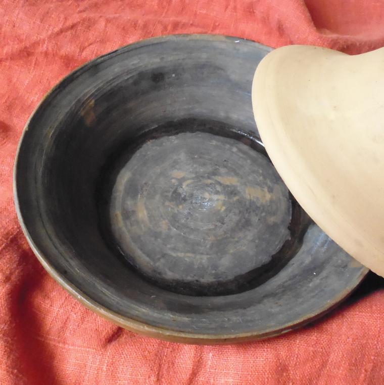Глиняная посуда покрытая глазурью