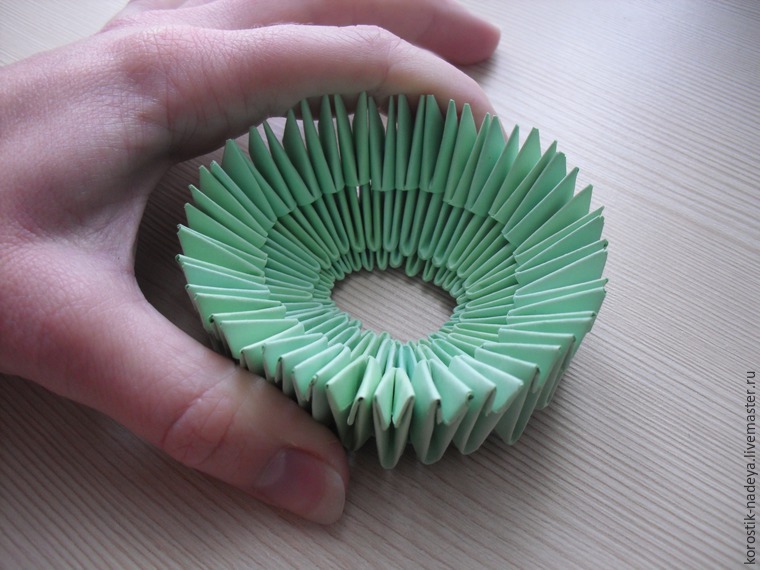 Как сделать необычную елку из бумаги своими руками в технике оригами