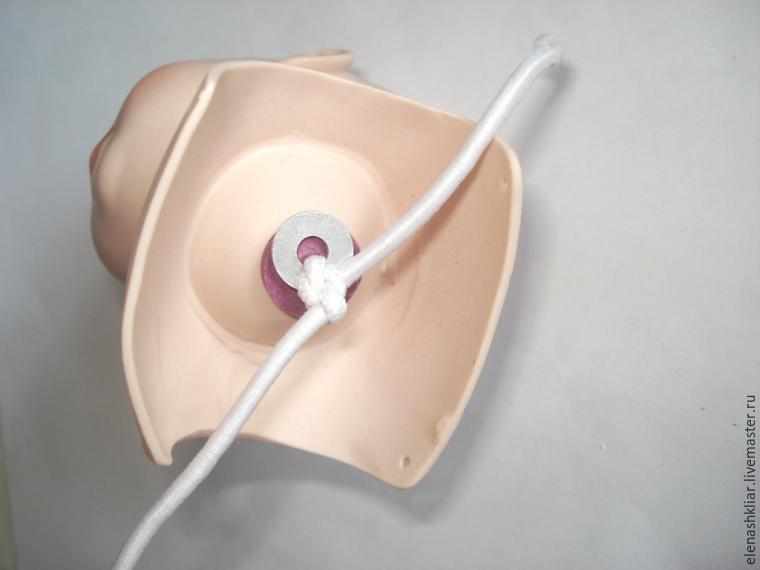 Отреставрированная голова фарфоровой куклы. Крепление головы на шплинтах. Тельце текстильной куклы. Отреставрированная голова фарфоровой куклы. Текстильный шар для головы куклы.