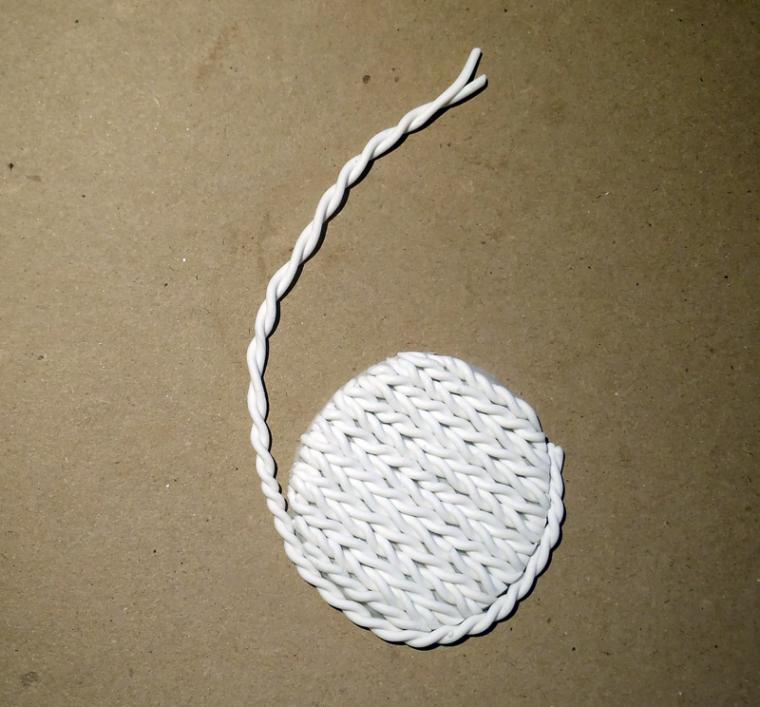 Овечка из запекаемой полимерной глины с использованием техники вязания своими руками, фото № 9