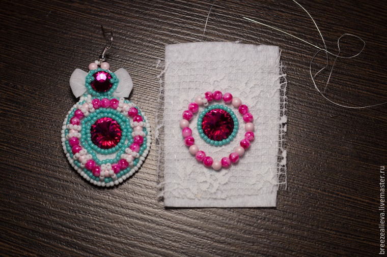 Mistrovská třída vytváření náušnic z korálků a kamínků, foto č. 9