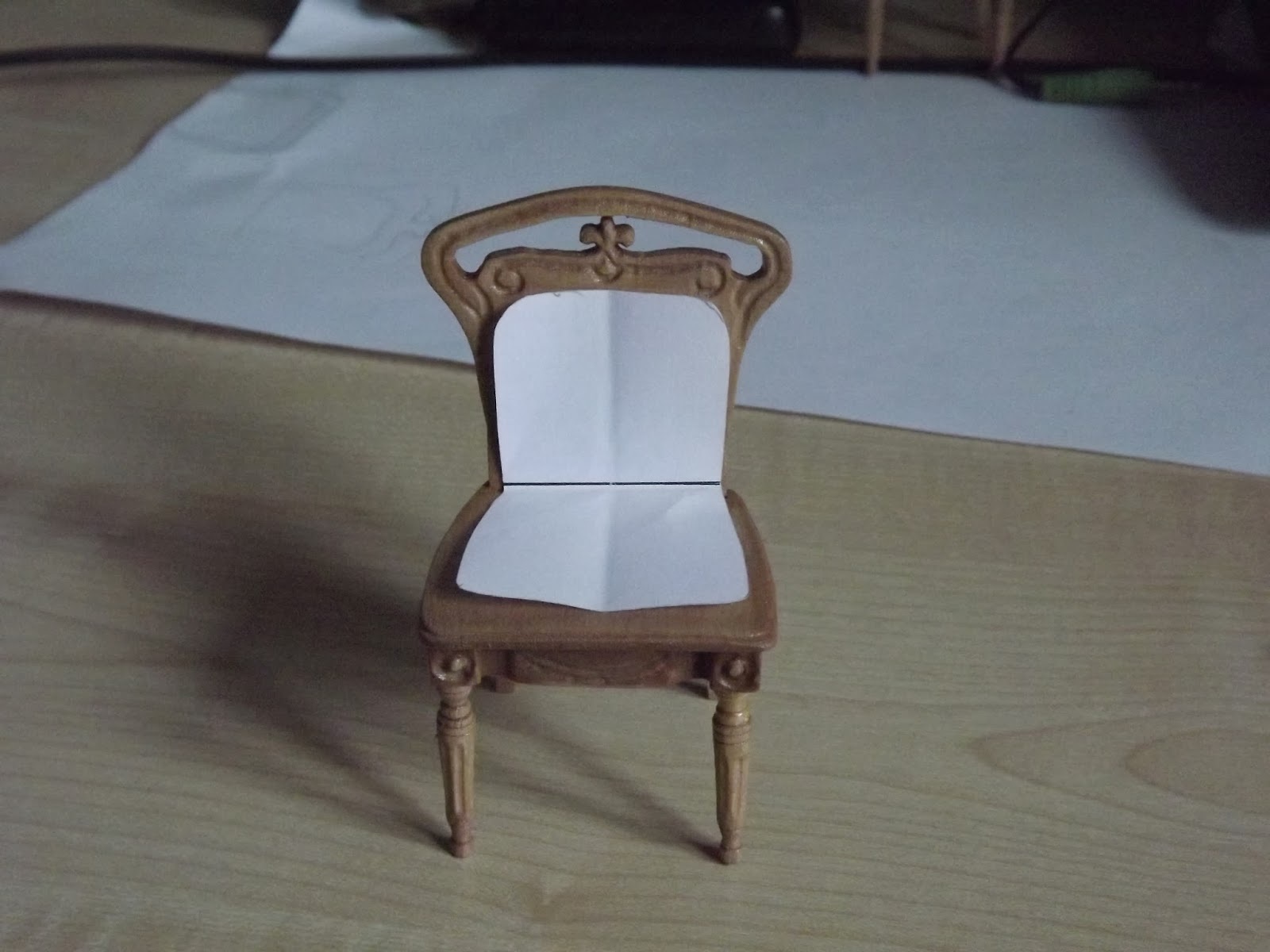 Кукольная миниатюра стул
