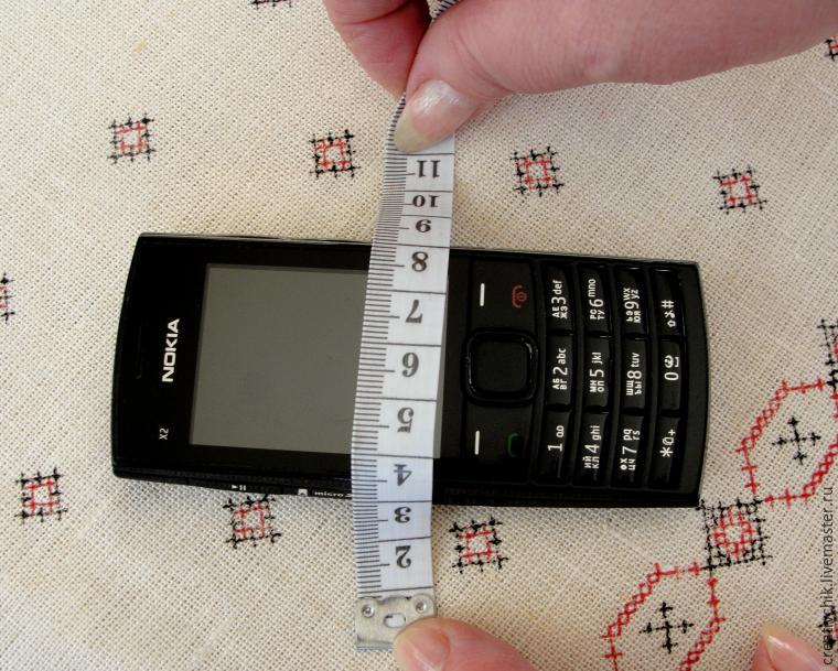 Шьем удобный кармашек для зарядки телефона со славянской птичкой, фото № 2