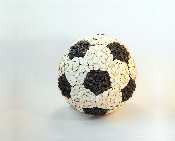 Футбол, футбол – поделка для ребят младшего школьного возраста