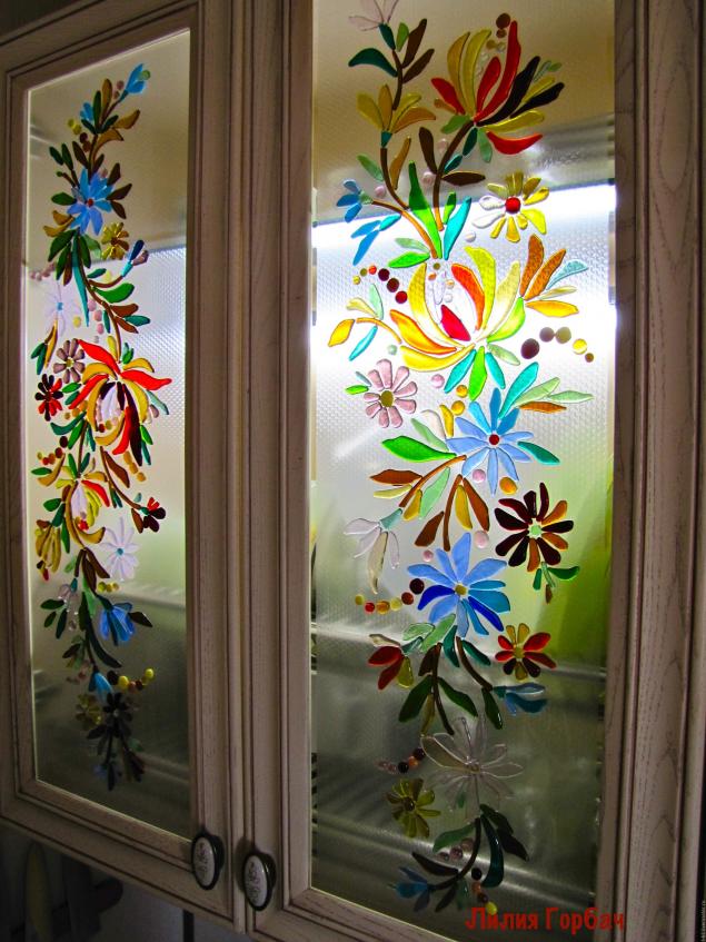 Как декорировать стеклянные дверцы стенки времен СССР ?