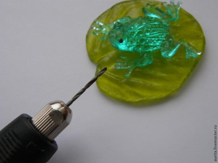 Наборы со смолой с формочками. Сверло для эпоксидной смолы. Как пользоваться дрелью для эпоксидной смолы. Как пользоваться дрелью для эпоксидной смолы. Полировка эпоксидной смолы.